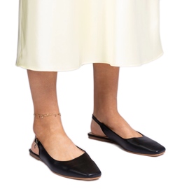 Sorte lukkede sandaler