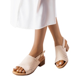 Beige sandaler med lav hæl