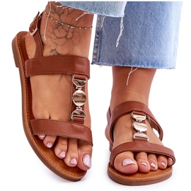Kvinders flade sandaler med en dekorativ rem Brown Berry brun