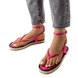 Pink sandaler dekoreret med en kæde fra Varieur lyserød