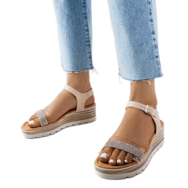 Beige kilesandaler fra Bussière