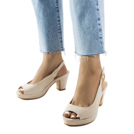 Beige bloksandaler fra Dionne