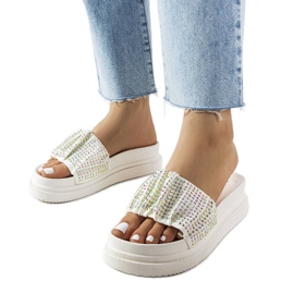 Hvide sandaler på platformen med cubic zirconia fra Franet