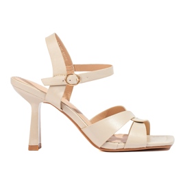 Beige bloksandaler fra Shelovet