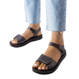 Sorte sandaler med dekorativ overdel fra Phillip