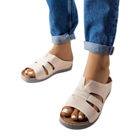 Beige lyse sandaler fra Oliwia