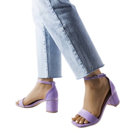 Dara lilla sandaler med lav hæl violet