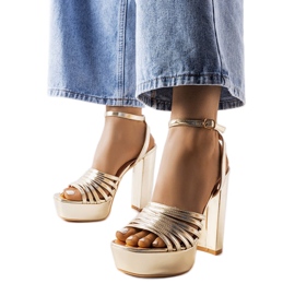 Chunky sandaler med hæl fra Ariande gylden