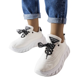Inna Aisys hvide sneakers