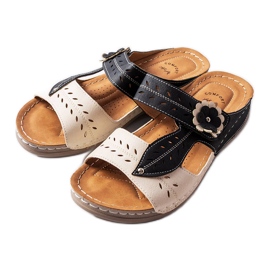 Sorte sandaler med lav kile fra Jolanta beige