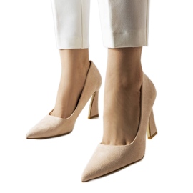 Inna Beige pumps på en asymmetrisk stilethæl fra Linda