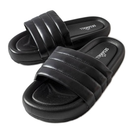 Inna Sorte flip-flops dekoreret med quiltning fra Dorene