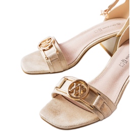Inna Golden Helmi sandaler med lav hæl beige