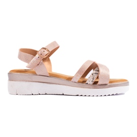 Komfortable sandaler på en lav kile Shelovet beige og guld gylden
