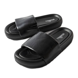 Sorte flip flops på Franco platformen
