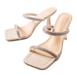 Beige sandaler med hæl fra Evelina