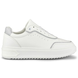Hvide sneakers med sølv tilbehør