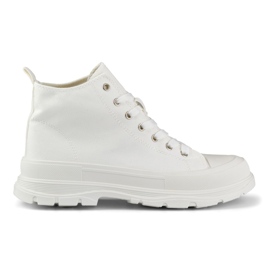 Hvide sneakers over anklen