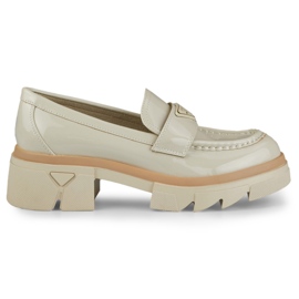 Lakeret beige moderigtige dame loafers