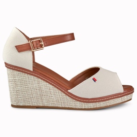 Beige kilesandaler til kvinder fra Tomm