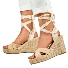 Beige damesandaler på platformen