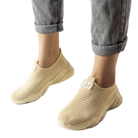 Beige slip-on sneakers fra Azalee