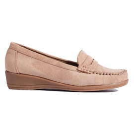 Beige ruskinds loafers med lav kile fra Shelovet