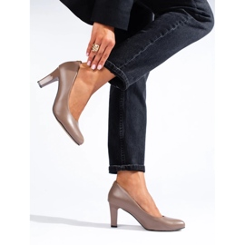 Klassiske mørkebeige hælpumps fra Shelovet