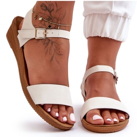 Klassiske hvide Arya Low Wedge Sandaler