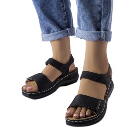 Sorte sandaler med lav kile fra Vallis