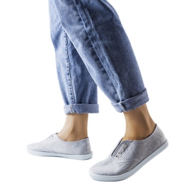 Slip-on sneakers i gråt stof fra Vilma