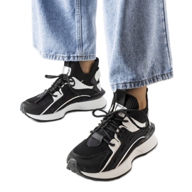 Inna Sorte og hvide stilfulde sneakers fra Begins