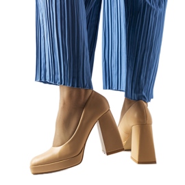 Beige højhælede pumps fra Mailly