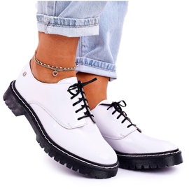 Kvinders lædersko Oxford Maciejka White Varnished 04087-11 hvid