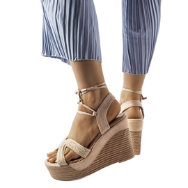 Beige kile espadriller fra Berta