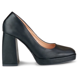 Sorte pumps på bred høj hæl