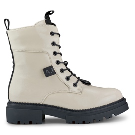 Lakeret beige damearbejder fra Carole