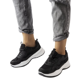 Inna Hule sorte sportssneakers