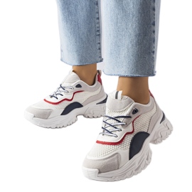 Inna Hvide sneakers med synlig slidbane fra Rosita