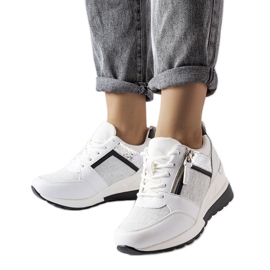 Inna Hvide wedge sneakers fra Deodata