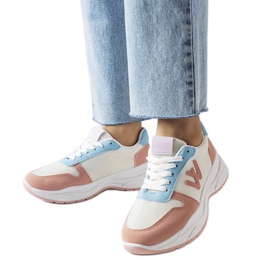 Inna Hvide, lyserøde og blå sneakers fra Teresio