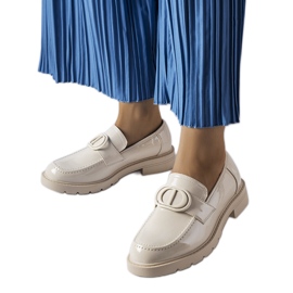 Inna Beige lakerede Scranton loafers
