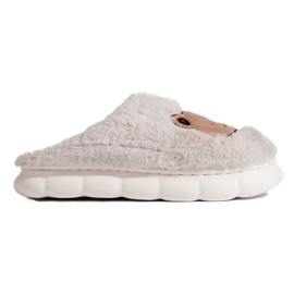 Beige pels hjemmesko med en bamse fra Shelovet