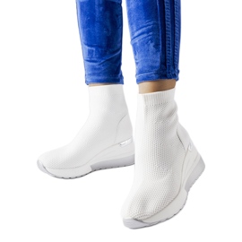 Sneakers i hvidt stof med en Casgio wedge