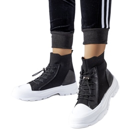 Inna Fredo højstrømpe sorte sneakers