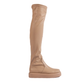 Beige musketerer på Shelovet-platformen