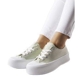 Grønne sneakers på en tyk Fortunata platform