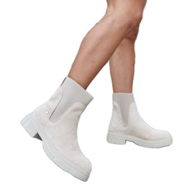 Inna Beige slip-on ankelstøvler fra Adalrico