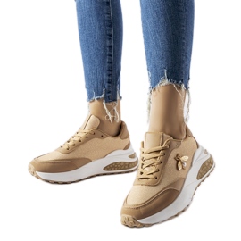 Brune og hvide sneakers med dekorativ Acciano-tråd