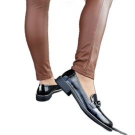 Sorte patent loafers med spænde